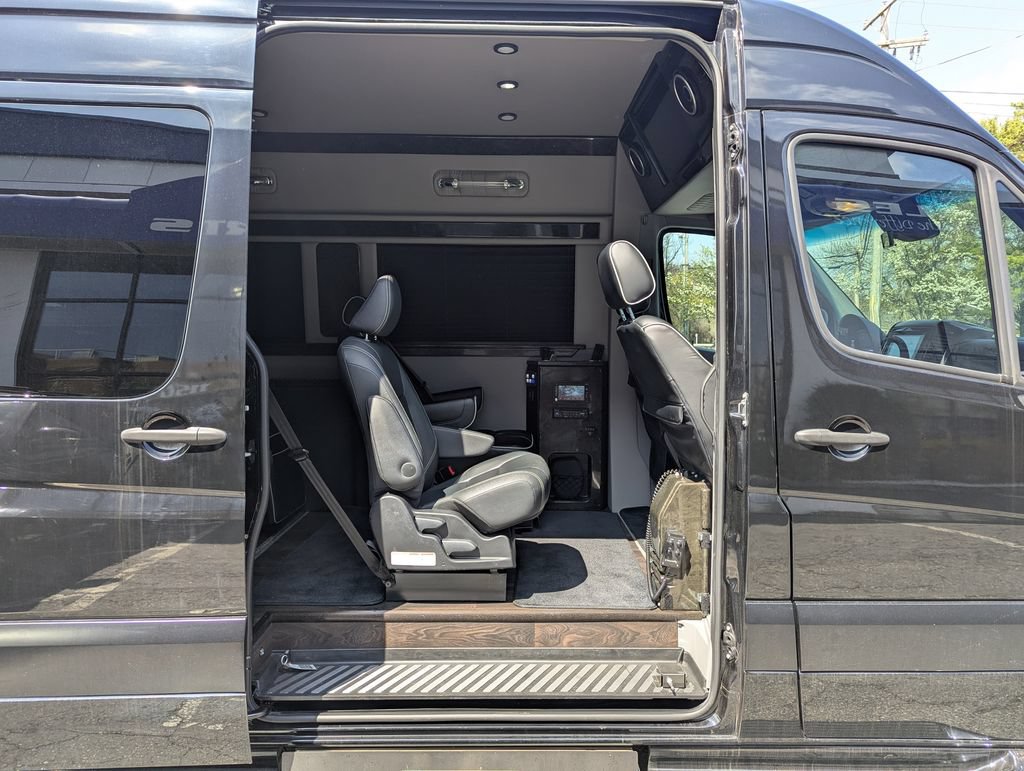 Used 2017 Mercedes-Benz Sprinter 2500 image 32