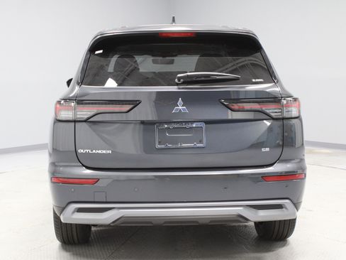 New 2025 Mitsubishi Outlander SE image 8