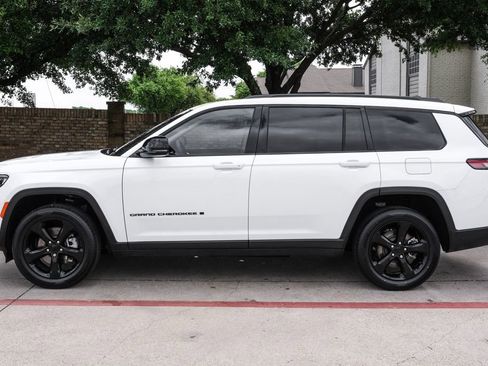 Used 2023 Jeep Grand Cherokee L Limited w/ Black Appearance Package RWD image 21