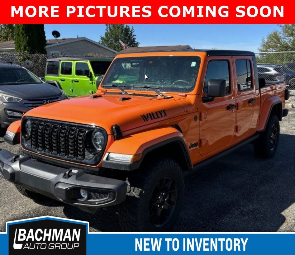 Used 2025 Jeep Gladiator Sport AWD/4WD image 3