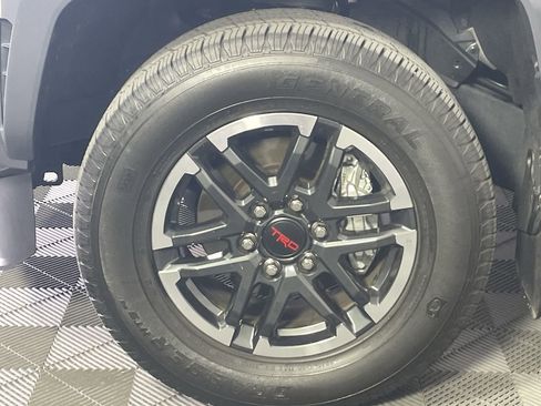 Used 2025 Toyota Tacoma TRD Sport AWD/4WD image 9