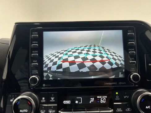 Used 2022 Toyota Highlander XLE image 13