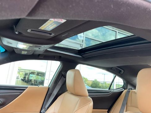 Used 2021 Lexus ES 250 image 24