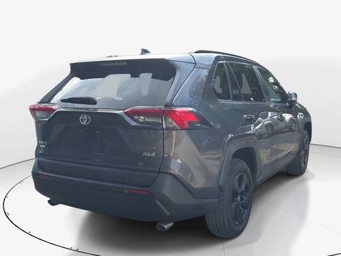 Used 2021 Toyota RAV4 XLE w/ Convenience Package FWD image 4