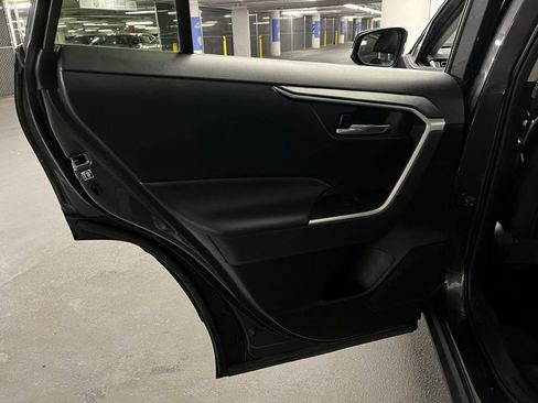 Used 2020 Toyota RAV4 XLE image 19