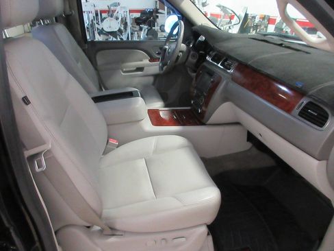 Used 2013 Chevrolet Tahoe LTZ AWD/4WD image 8