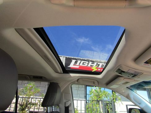 Used 2017 Lexus GX 460 image 8