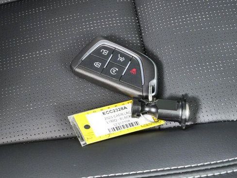 Used 2025 Cadillac Lyriq Sport AWD/4WD image 10