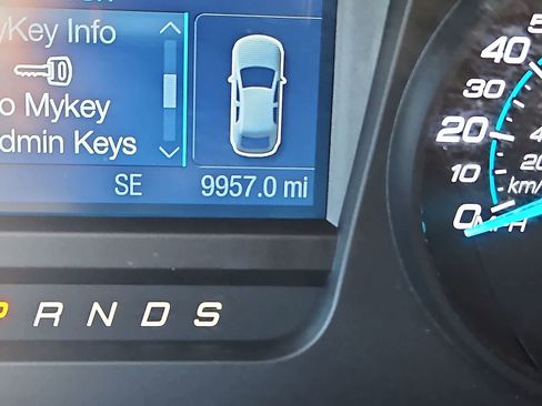 Used 2018 Ford Taurus SE FWD image 18