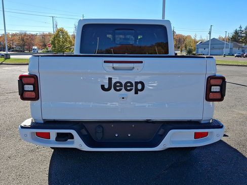 Used 2023 Jeep Gladiator Overland image 24