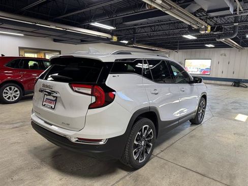 Certified 2022 GMC Terrain SLT w/ Infotainment Package II AWD/4WD image 4