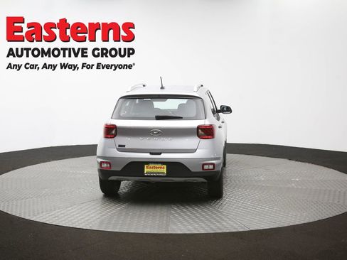 Used 2023 Hyundai Venue SEL image 39