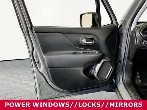 Used 2022 Jeep Renegade Latitude w/ Convenience Group AWD/4WD image 18