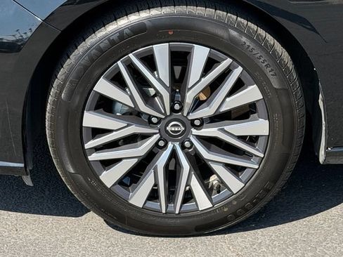Used 2024 Nissan Altima 2.5 SV FWD image 12