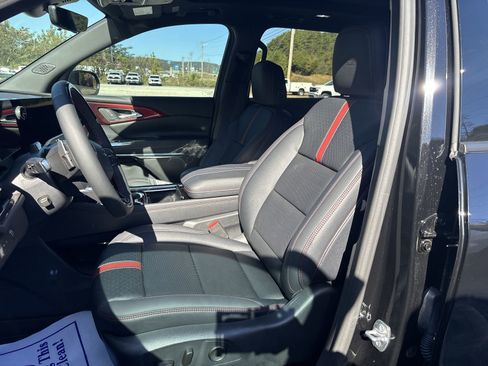 New 2026 Chevrolet Traverse RS w/ LPO, Floor Liner Package image 14