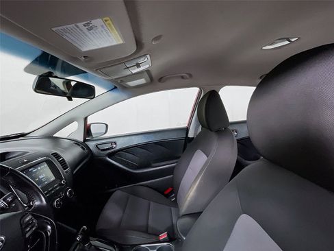 Used 2017 Kia Forte S image 11