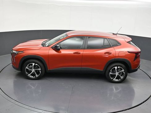 Used 2024 Chevrolet Trax RS FWD image 11
