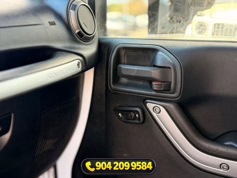 Used 2017 Jeep Wrangler Unlimited Sahara w/ Connectivity Group AWD/4WD image 17