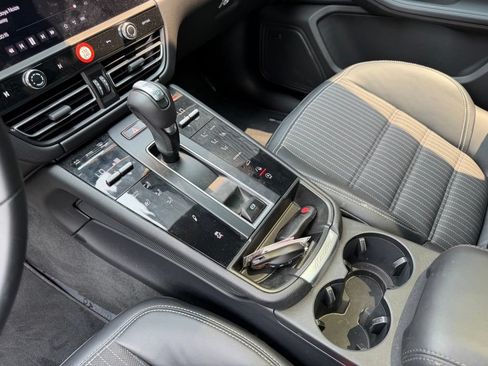 Certified 2026 Porsche Macan Turbo AWD/4WD image 21