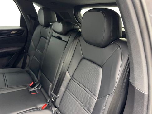 Used 2022 Porsche Cayenne image 33