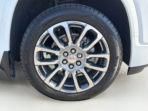 Used 2023 GMC Acadia Denali w/ Denali Technology Package FWD image 33