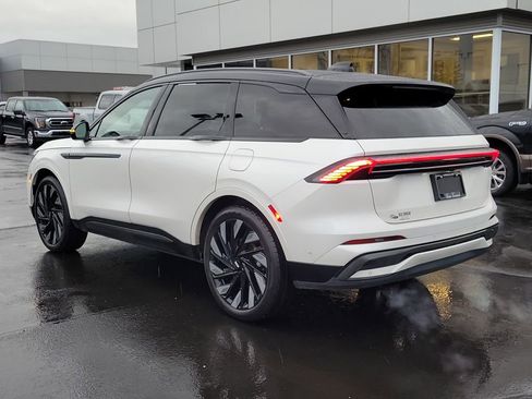 Certified 2024 Lincoln Nautilus Reserve w/ Equipment Group 202A image 6