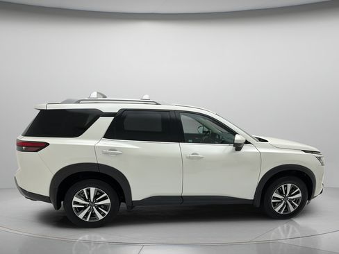 Used 2024 Nissan Pathfinder SL AWD/4WD image 6