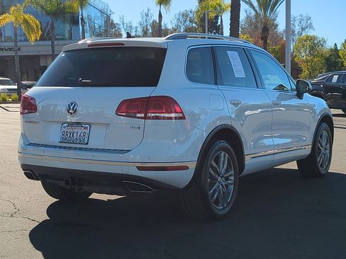 Used 2016 Volkswagen Touareg Sport image 5