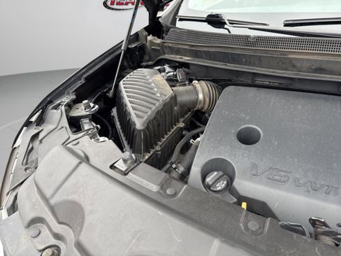 Used 2021 Chevrolet Traverse LT image 50