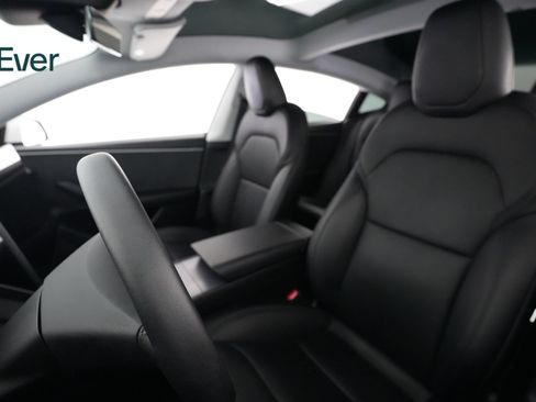 Used 2025 Tesla Model 3 Long Range AWD/4WD image 4