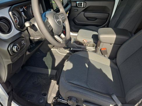 New 2025 Jeep Gladiator Sport image 24