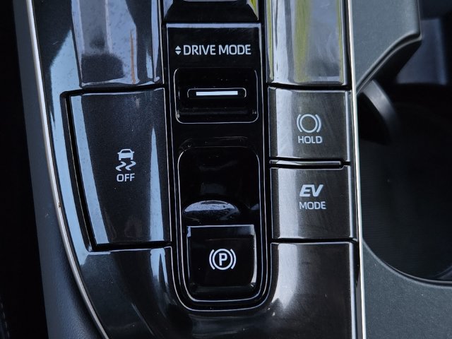 Certified 2026 Toyota Crown AWD/4WD image 23