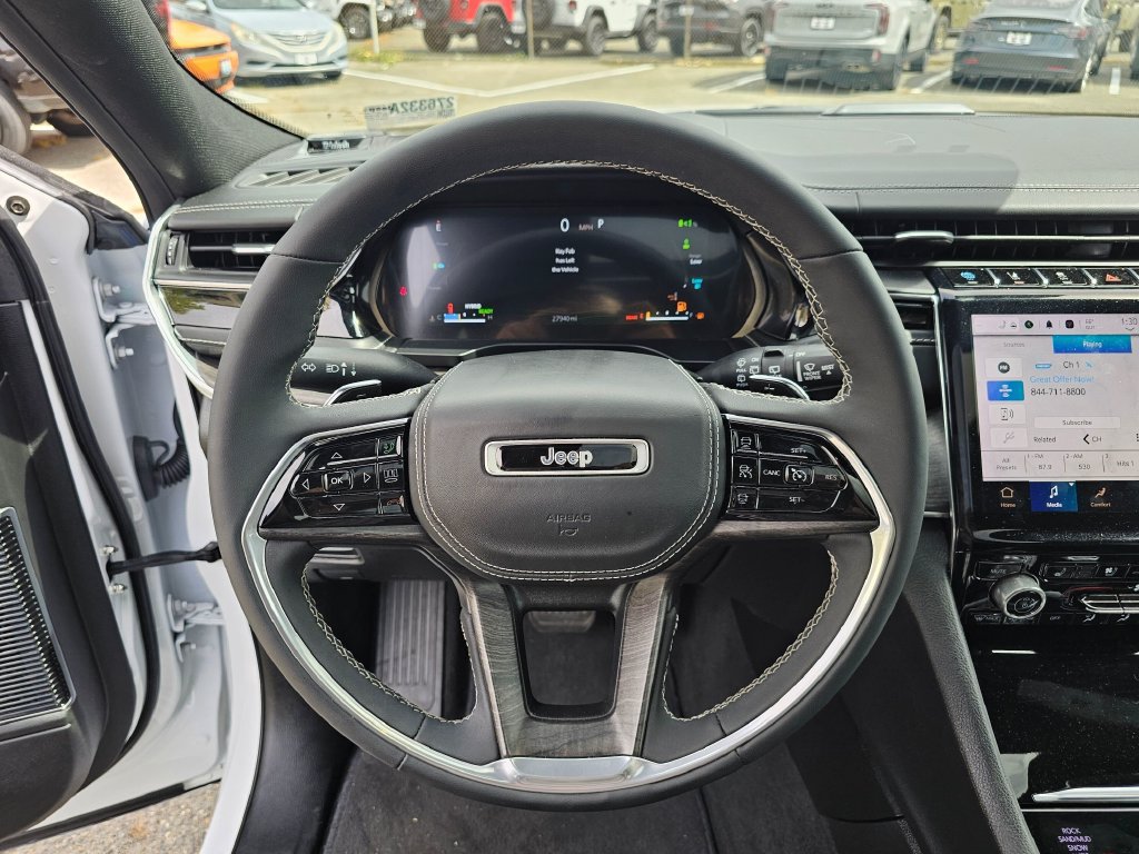 Used 2022 Jeep Grand Cherokee Overland AWD/4WD image 25
