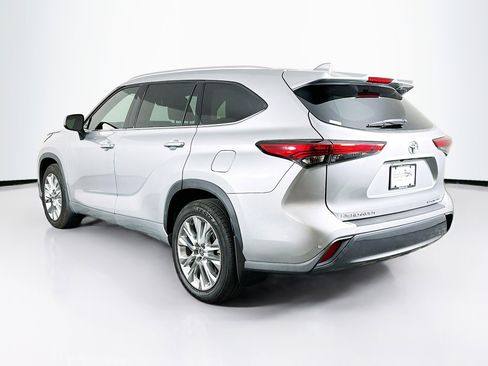 Used 2021 Toyota Highlander Limited image 5
