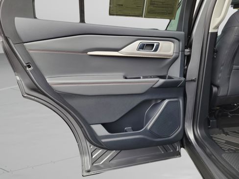 Used 2025 Ford Explorer Active image 10