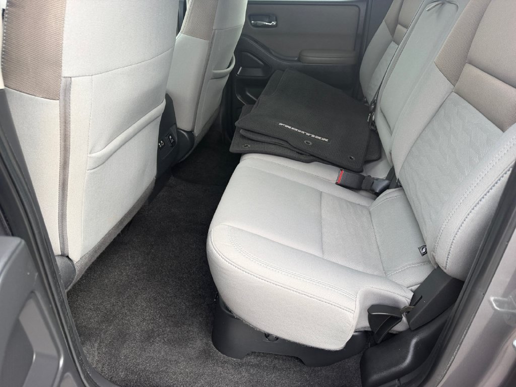 Used 2022 Nissan Frontier SV AWD/4WD image 16