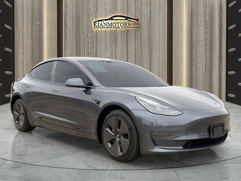 Used 2023 Tesla Model 3 Standard Range image 1