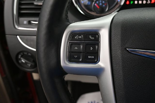Used 2016 Chrysler Town & Country Touring w/ Driver Convenience Group FWD image 28
