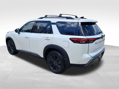 New 2026 Nissan Pathfinder SL w/ SL Premium Package AWD/4WD image 3