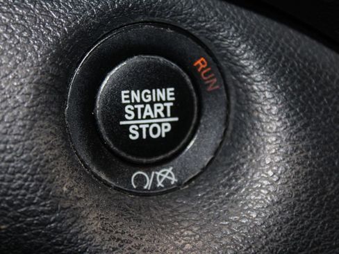 Used 2017 Jeep Cherokee Trailhawk w/ Comfort/Convenience Group image 28