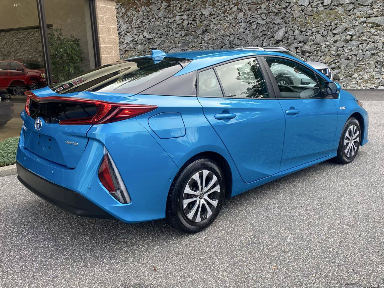 Used 2022 Toyota Prius Prime Limited FWD image 2