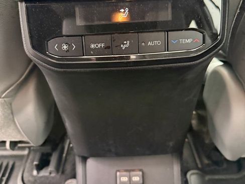 Used 2023 Toyota Highlander XLE image 15