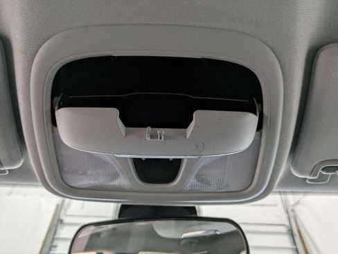 Used 2019 Jeep Cherokee Latitude Plus w/ Cold Weather Group AWD/4WD image 22