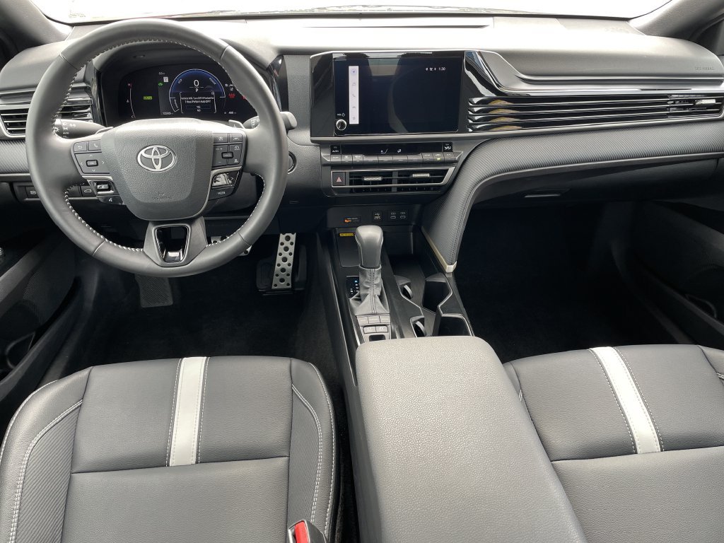 Used 2026 Toyota Camry SE FWD image 15