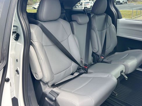 New 2026 Toyota Sienna XLE image 13