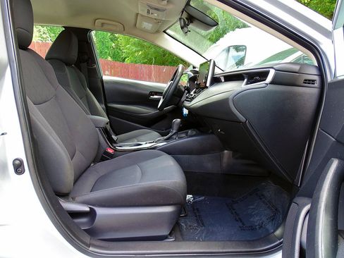 Used 2021 Toyota Corolla LE FWD image 35