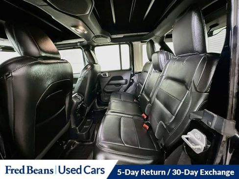 Used 2022 Jeep Wrangler Unlimited Sahara AWD/4WD image 31