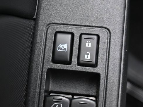 Used 2024 Nissan Frontier PRO-4X w/ Technology Package image 13