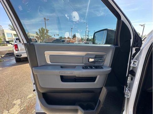 Used 2020 RAM 1500 Classic SLT AWD/4WD image 15