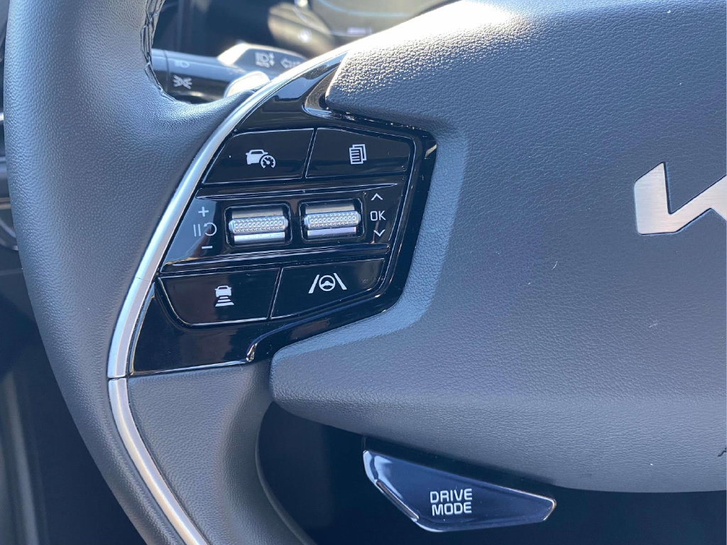 Used 2025 Kia Niro EX FWD image 19
